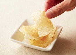 知ってた？ ポテチのサクサク感をアップする意外な方法