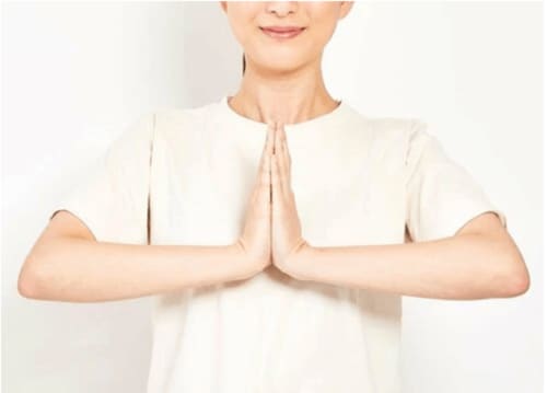 スキマ時間におすすめのバストアップストレッチを紹介！ ナイトブラおすすめ イメージ