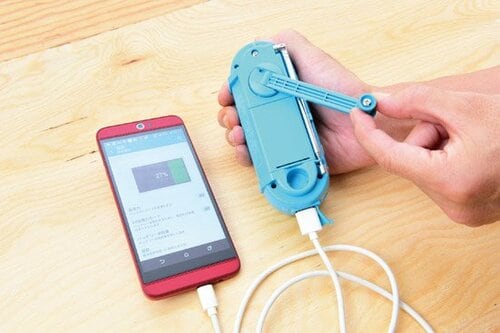 スマホの充電もできる手乗りサイズ防災ラジオ