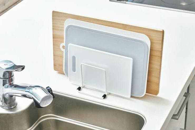 無印、100均より取り出しやすい！まな板スタンドのおすすめは？｜『LDK』と料理家が比較