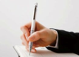 「折れない」「書きやすい」「良デザイン」筆圧高めでもOKな最強シャープペン