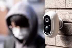 モーション検知と暗視録画！ スマホで不審者をチェックできるおすすめセキュリティカメラのイメージ