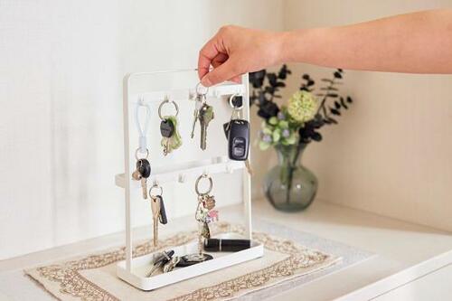 散らばるカギ問題が解決！ 山崎実業「キーフック スタンド スマート」 イメージ