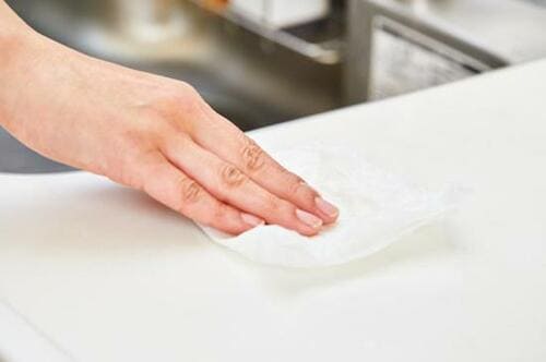水分を切るだけでなく キッチンペーパーは汚れ防止にも イメージ
