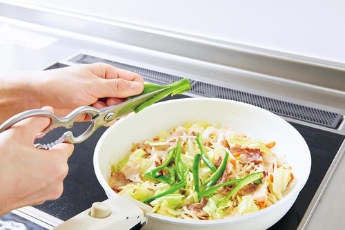 下ごしらえも仕上げも包丁がいらないことも キッチンバサミおすすめ イメージ