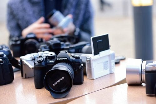 【メリット1】スマホでは撮れない明るさやボケなどの自由度がある イメージ