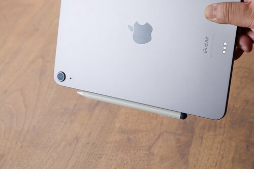 結果:磁石吸着はあれど吸着充電はナシ iPad互換おすすめ イメージ