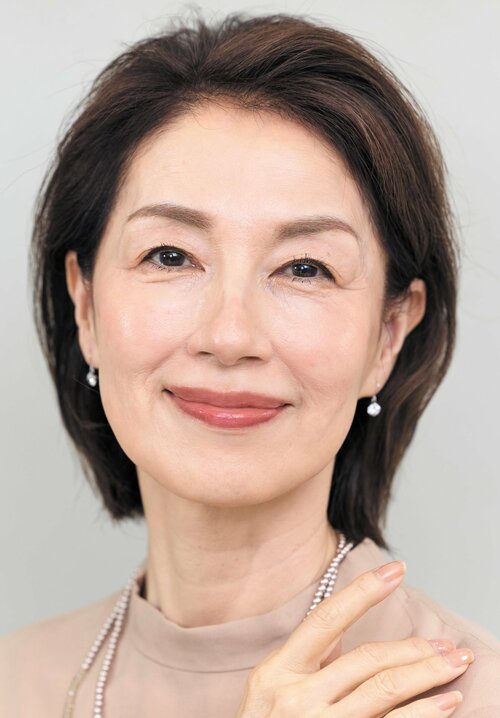 薄化粧でもなじむ自然な発色とツヤ 50代・60代向け口紅おすすめ イメージ2