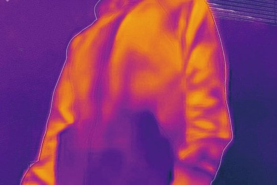 暑さはもちろん冷房対策にも◎GUドライのフルジップパーカ