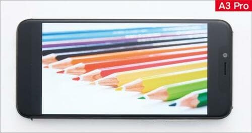 【ディスプレイ】価格差10倍のiPhoneと比べても液晶は大健闘です