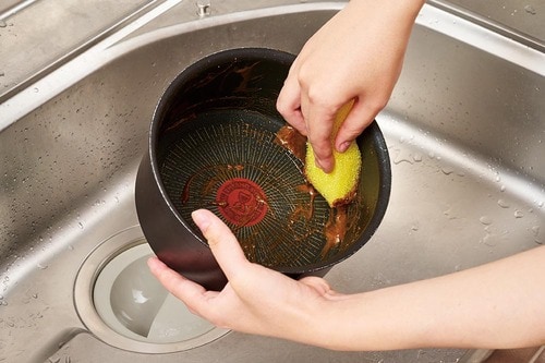 頑固な油汚れを一番落とすキッチンスポンジは? キッチンスポンジおすすめ イメージ