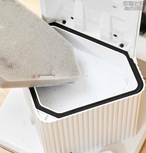 ＜ここはイマイチ＞ダストカップの外にゴミが溢れる…… ドック付き掃除機おすすめ イメージ