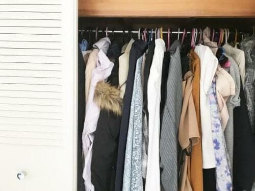 Q2：クローゼットがパンパンでハンガー収納できません…… イメージ