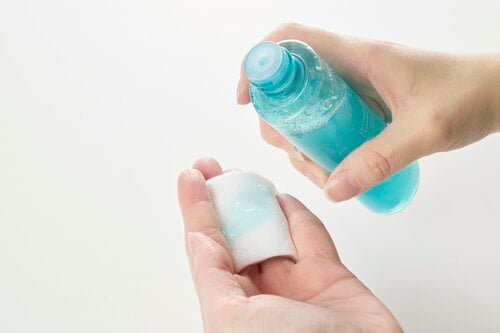 使用感:コットンを通り越すくらい液が勢いよく出る アイメイクリムーバーおすすめ イメージ