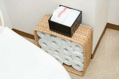 「ラタン」でトイレットペーパーをさりげなく隠すテクニック