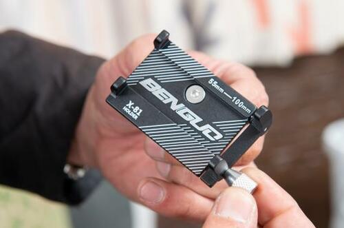 18位: シンプルで小型!じゃまにならない「adelphos」