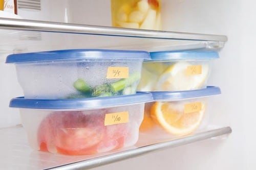 【収納術②】タッパーに 賞味期限をペタッ！ イメージ