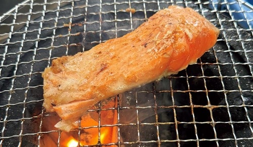 仕上がり：焼き鳥や鮭がおいしく焼けた！ カインズおすすめ イメージ2