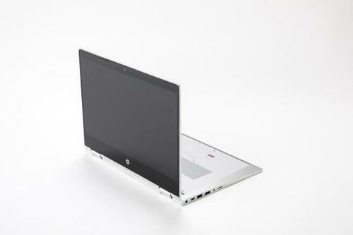 コンバーチブルデザイン：好きな形でディスプレイを展開できる イメージ