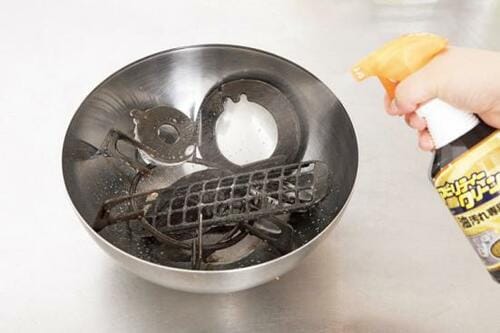 コンロの部品洗いにはスプレータイプのアイテム！ イメージ