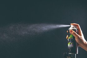【雨の日のやらかし防止】スニーカー好きが作った防水スプレーがスゴかった件