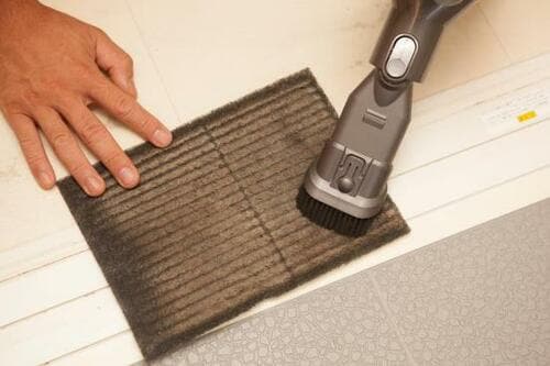 浴室乾燥機のフィルターは「掃除機」で吸う！ イメージ2