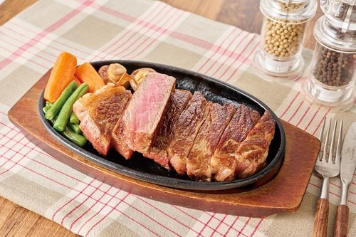 調理したステーキ肉