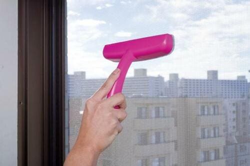 たった数秒で網戸がキレイに！手間なし、水不要の激安網戸ブラシ イメージ2