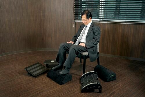 フットレストでデスクワークの負担を軽減！ フットレストおすすめ イメージ