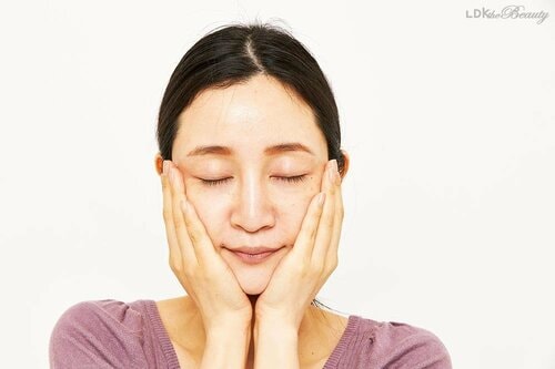 丁寧なハンドプレスがケアのカギ 保湿化粧水おすすめ イメージ