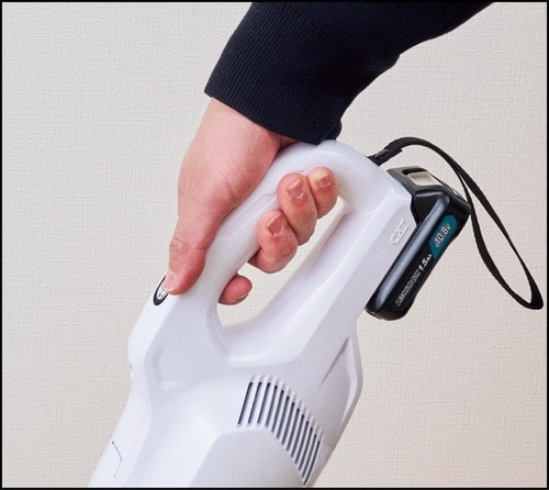 新モデルと比べると少しだけずっしり 軽量コードレス掃除機おすすめ イメージ2