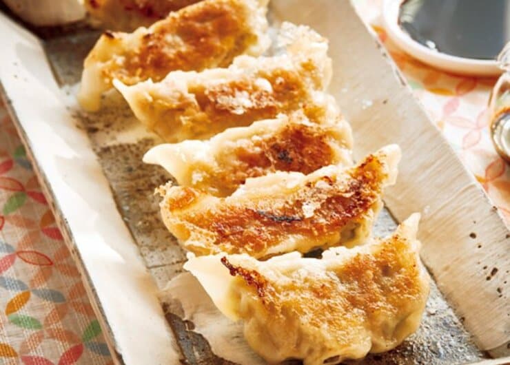ラップじゃダメ！ 余った餃子は“アレして”タッパー冷凍が大正解でした