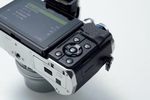 ポイント2:10万円以下のカメラではベストの使い勝手 イメージ