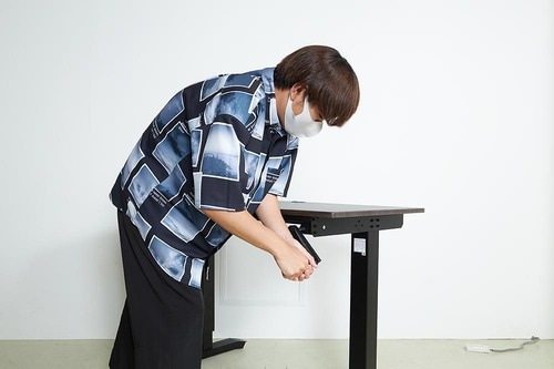 Q. 昇降デスクはガス圧式や手動昇降式じゃダメ? 電動昇降デスクおすすめ イメージ2