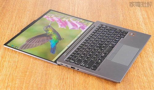 完全に開く画面は打ち合わせで重宝しそう ノートパソコンおすすめ イメージ
