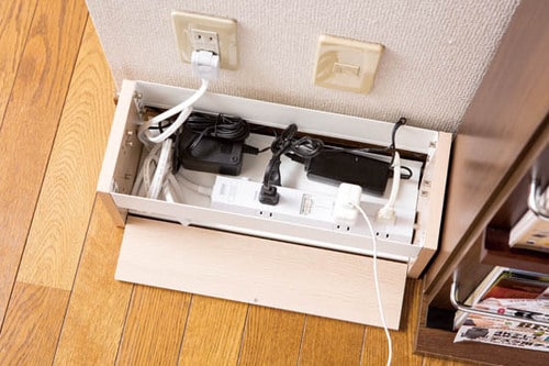 タップとアダプターは充電台にまとめて隠す