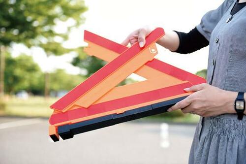 ③強風でも耐える安定性を 備えた「三角停止板」 イメージ