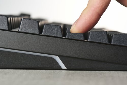 ガスケットマウントによる適度な打鍵感と安定した底面 イメージ