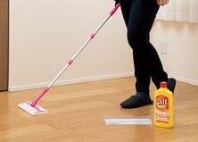 自分でフローリングを簡単お掃除！ 「床用ワックス」おすすめ5選｜掃除のプロと女性誌『LDK』が徹底比較