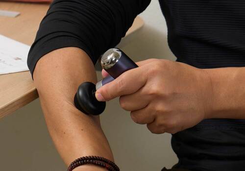 【4位】WAVEWAVE「Fascial Release Gun Little」 ミニマッサージガンおすすめ イメージ