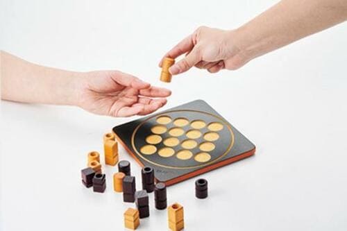 相手に渡す駒が勝敗の鍵を握る ボードゲームおすすめ イメージ