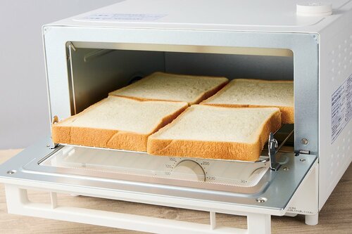 パンは4枚一気に入れられこんがり焼けた ニトリ「スチームオーブントースター」おすすめ イメージ