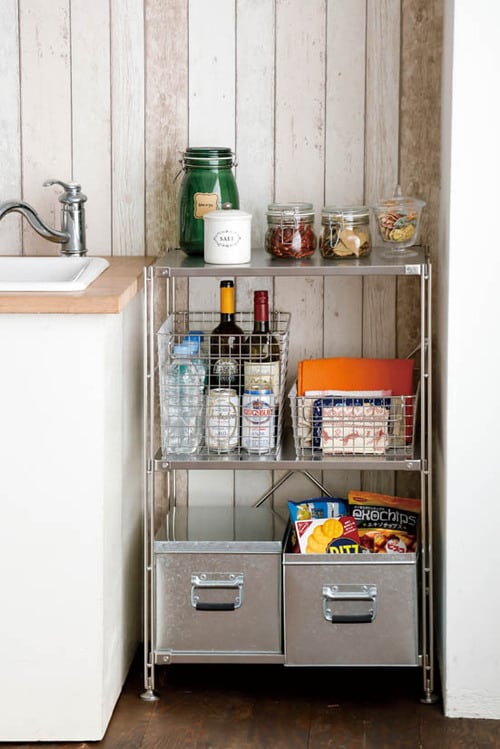 収納ボックスとの相性バツグンなステンレスシェルフ イメージ