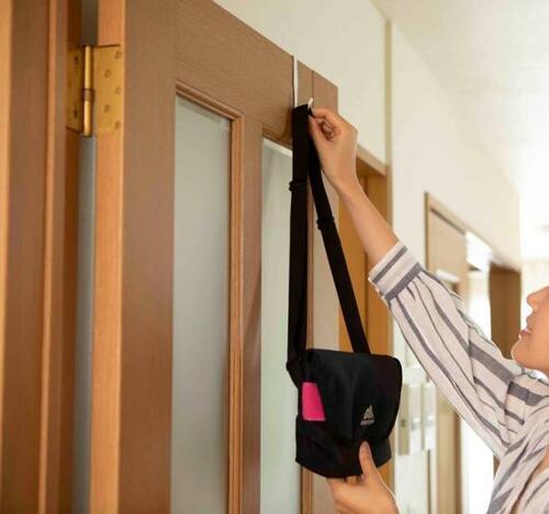 家じゅうどこでも掛けられる「どこでもピッタリフック」