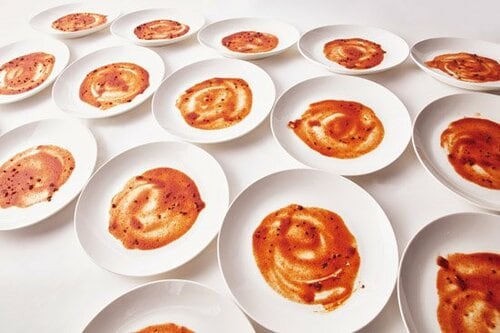 【テスト方法】洗剤でひと撫でし 中華皿の汚れ落ちを評価 イメージ3