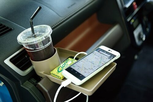 ③ドリンクと軽食が安定して置けるカフェトレイ