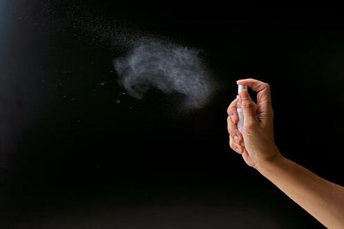 細かいミストがふわっと広がる イメージ