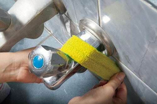 蛇口の水垢には専用の水垢落としを イメージ2