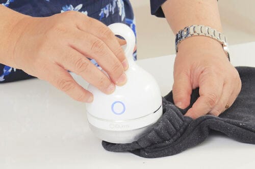 結果：丸っこいボディが手のひらにおさまり、洋服に当てやすかった！ 毛玉取り器おすすめ イメージ2