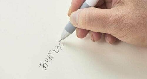 低粘度油性ボールペンはムラにならずに文字が書ける ボールペンおすすめ イメージ